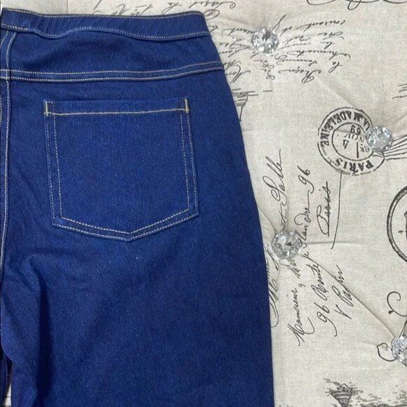 HUE Classic Stretch Denim Legging - Picture 8 of 10